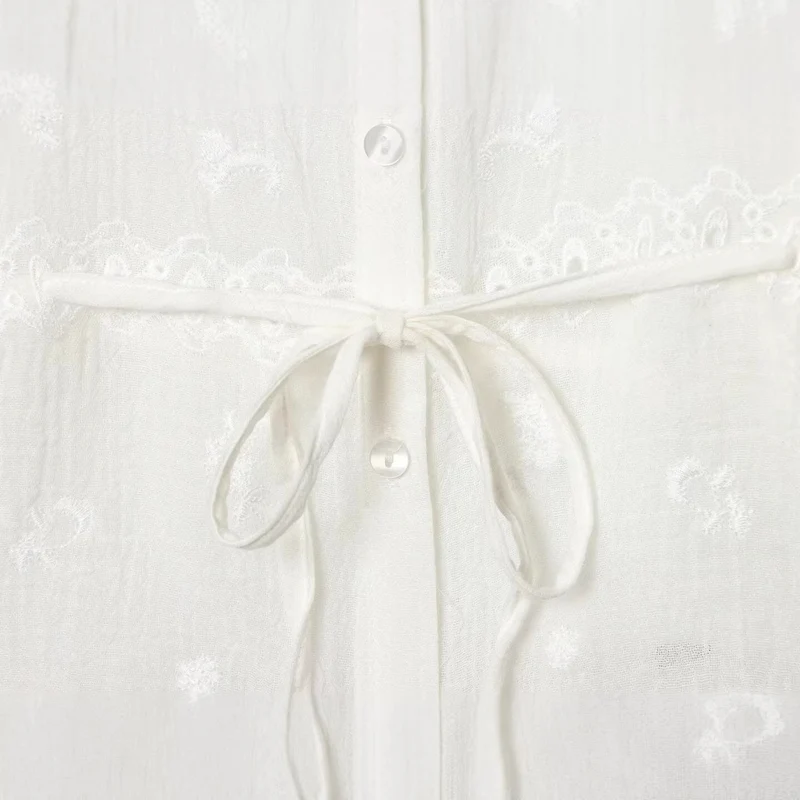 Damen Romantische Spitzenbluse mit Spitzenpasse, Taillenband und durchgehender Knopfleiste Drune