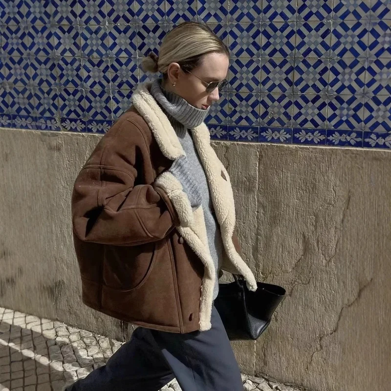 Damen Oversized Kurzjacke aus Wildlederoptik mit Teddyfutter und großem Reverskragen Drune