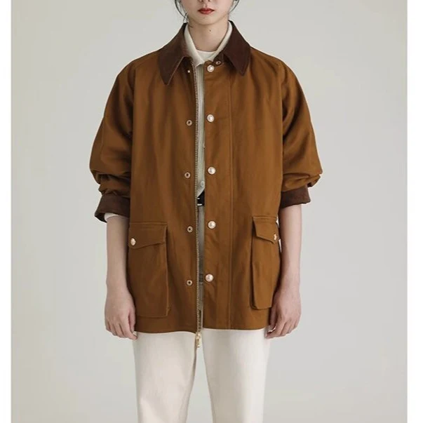 Herren kurzer Fieldcoat mit Cordkragen, Druckknopfleiste und aufgesetzten Taschen Drune