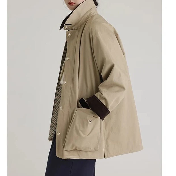 Herren kurzer Fieldcoat mit Cordkragen, Druckknopfleiste und aufgesetzten Taschen Drune