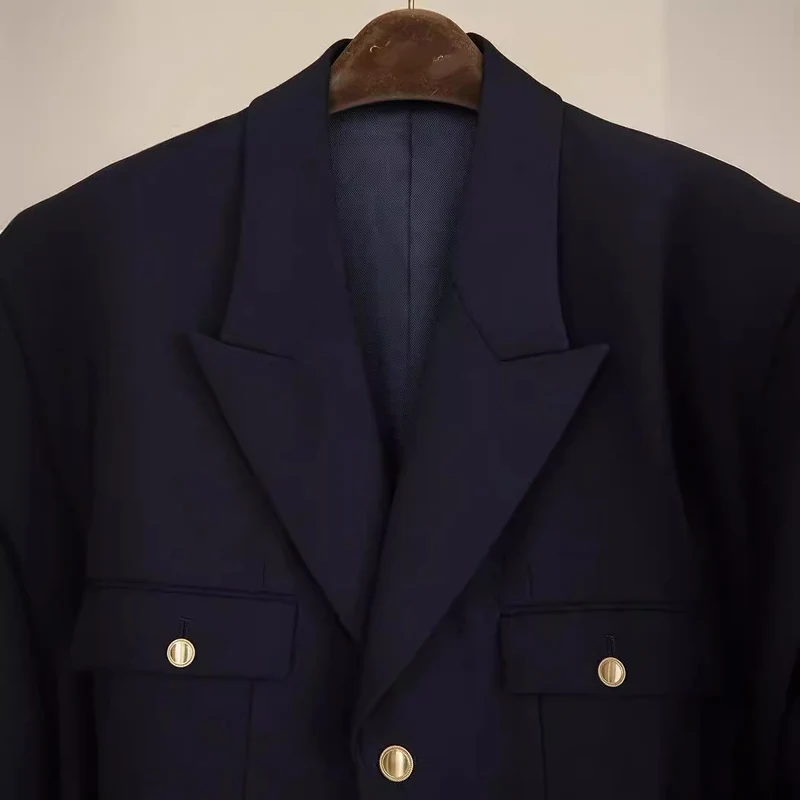 Damen weit geschnittener Blazer mit taillierter Silhouette, goldenen Schmuckknöpfen und Pattentaschen Drune