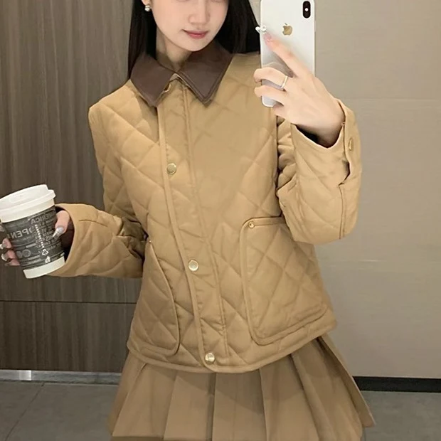 Damen Steppjacke mit Kontrastkragen aus Lederoptik und Druckknopfverschluss Drune