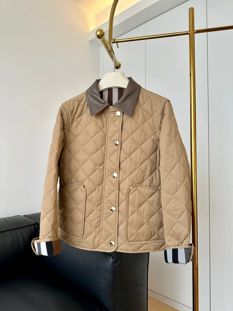 Damen Steppjacke mit Kontrastkragen aus Lederoptik und Druckknopfverschluss Drune