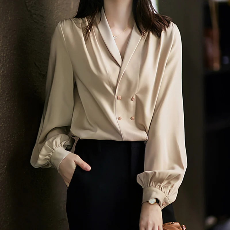 Damen Satinbluse mit Schalkragen und doppelreihiger Knopfleiste Drune