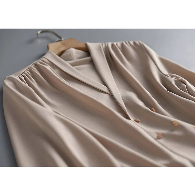 Damen Satinbluse mit Schalkragen und doppelreihiger Knopfleiste Drune
