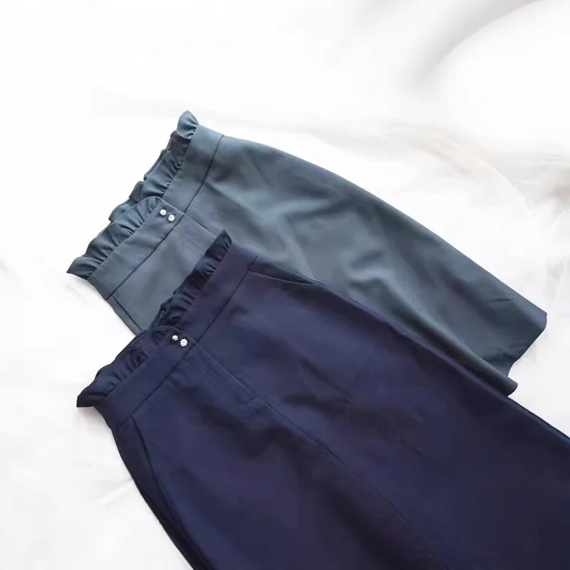 Damen Rüschenbluse mit Perlen‑Zierknopf und Manschettenrüsche Drune