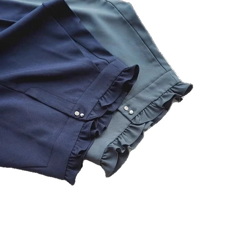 Damen Rüschenbluse mit Perlen‑Zierknopf und Manschettenrüsche Drune