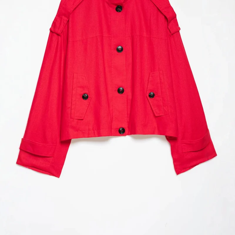 Damen 20+ kurzer Cape‑Trench mit Stehkragen und überlappenden Schulterriegeln Drune