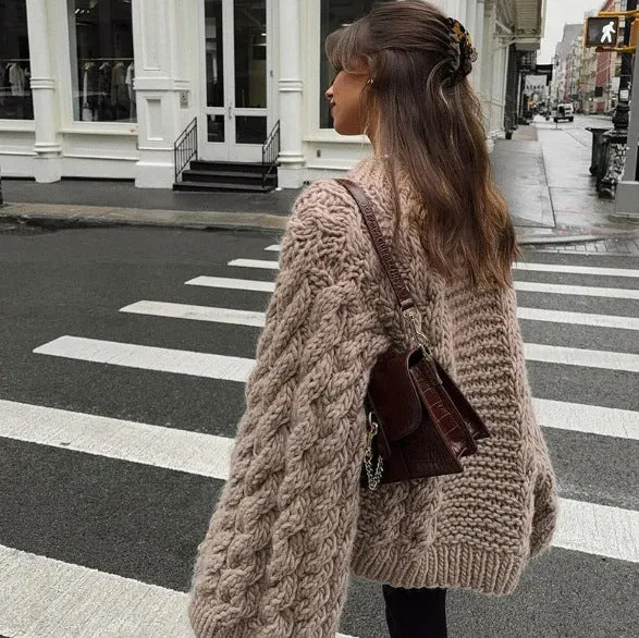 Damen 1800+ Oversize Zopfmuster‑Strickpullover mit weitem Rundhals und Ballonärmeln Drune