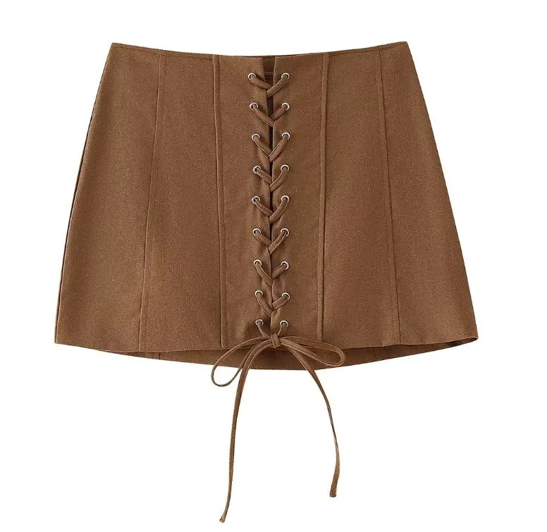 Damen 1700+ taillierter Wollmix‑Kurzblazer mit Reverskragen, durchgehender Knopfleiste und Pattentaschen Drune
