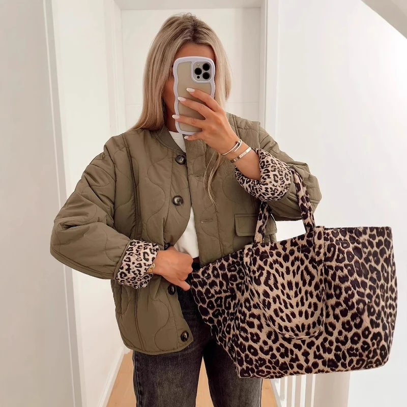 Damen 1700+ gestepptes Cropped‑Blousonjacke im Boxy‑Cut mit Rundhals, Knopfleiste und Pattentaschen Drune