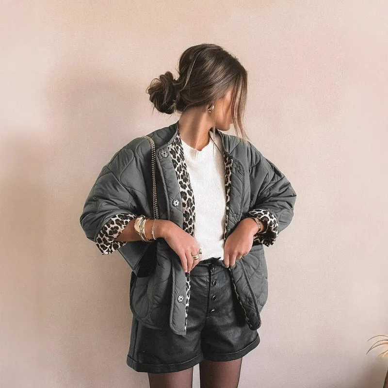 Damen 1700+ gestepptes Cropped‑Blousonjacke im Boxy‑Cut mit Rundhals, Knopfleiste und Pattentaschen Drune