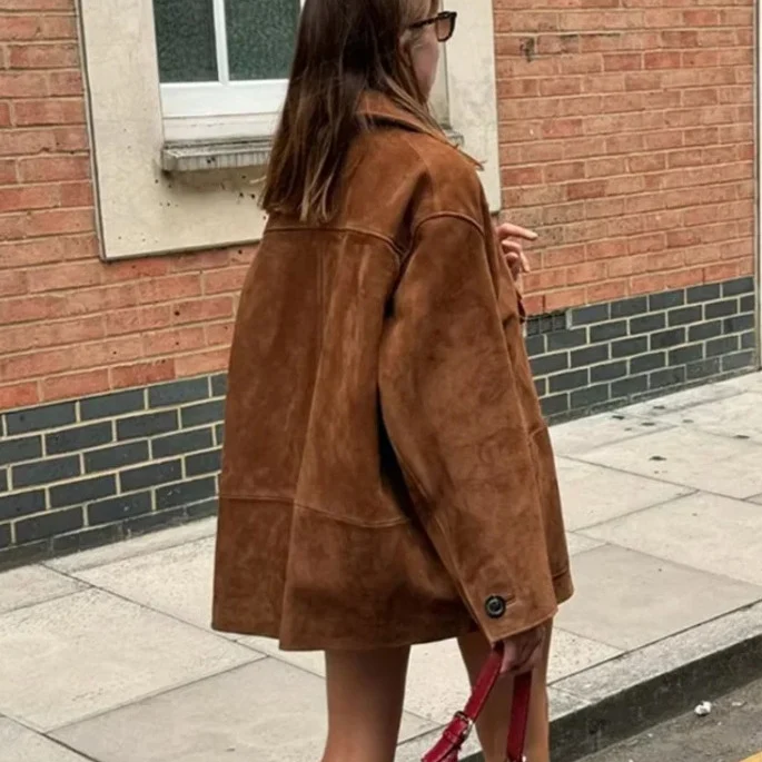 Damen 100+ oversized Wildlederoptik-Blousonjacke mit Pattentaschen und Knopfleiste Drune