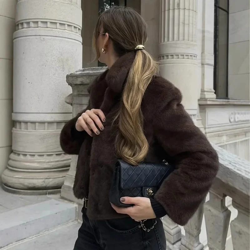 Damen 100+ kurzer Kunstfellblouson mit Hemdkragen, weicher Wattierung und verdeckter Knopfleiste Drune