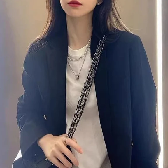 Damen Eleganter Kurzblazer mit subtiler Struktur Drune