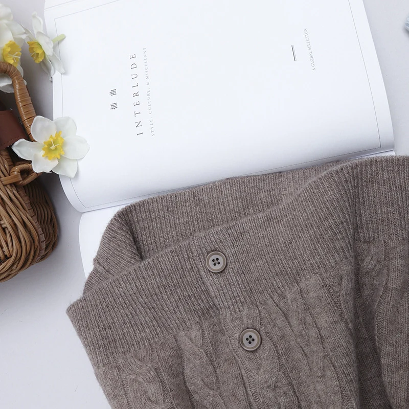 Damen Kurz geschnittener Zopfmuster-Cardigan aus leichter Baumwollmischung mit feinem Rippbündchen Drune