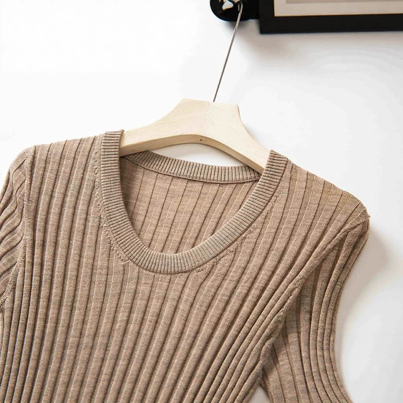Damen Geripptes Feinstrickshirt mit tiefem U-Ausschnitt und halblangen Ärmeln Drune