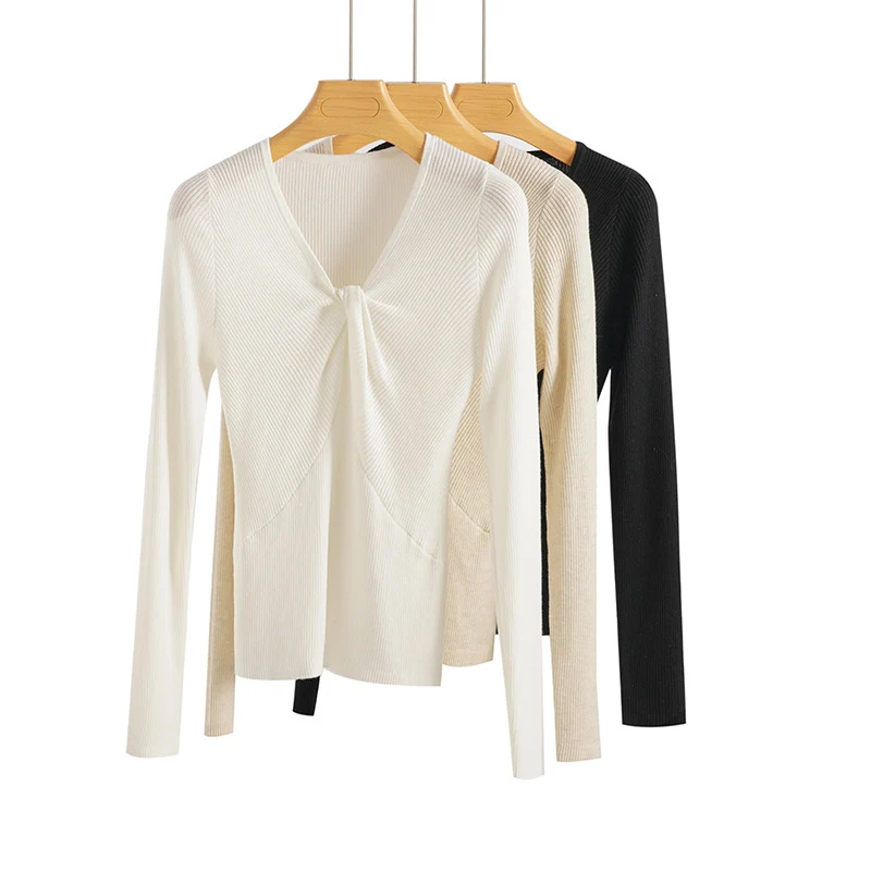 Damen Feinstrick-Top mit V-Ausschnitt, Twist-Detail und figurbetonter Passform Drune