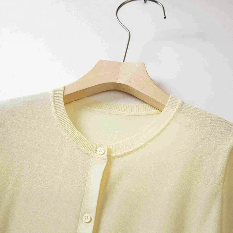 Damen Feinstrick-Cardigan mit Rundhalsausschnitt und Knopfleiste Drune