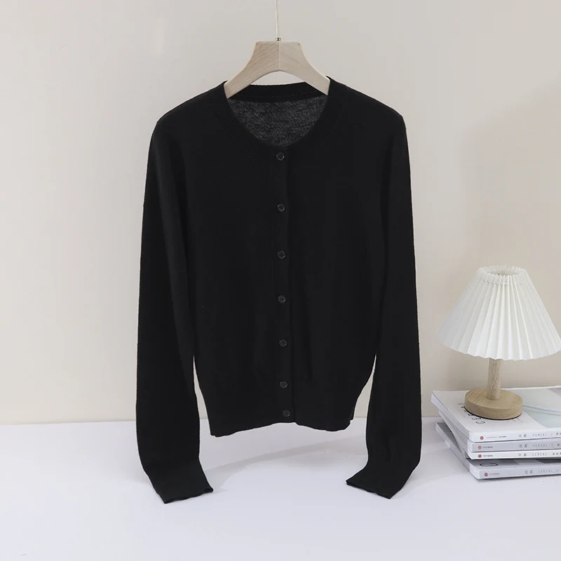 Damen Feiner Knopf-Cardigan mit Rundhalsausschnitt, schmaler Passform und Rippenabschlüssen Drune