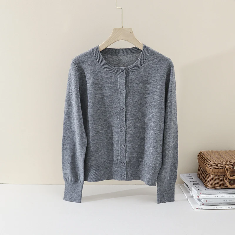 Damen Feiner Knopf-Cardigan mit Rundhalsausschnitt, schmaler Passform und Rippenabschlüssen Drune
