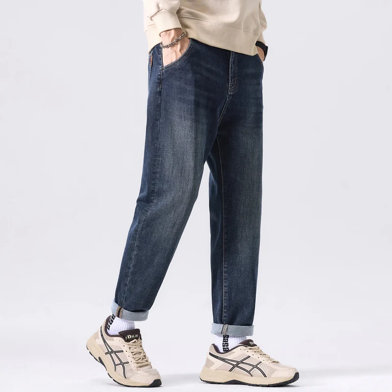 Herren Tapered-Denimhose mit mittelhohem Bund, gekrempeltem Saum und dezenter Used-Waschung Drune