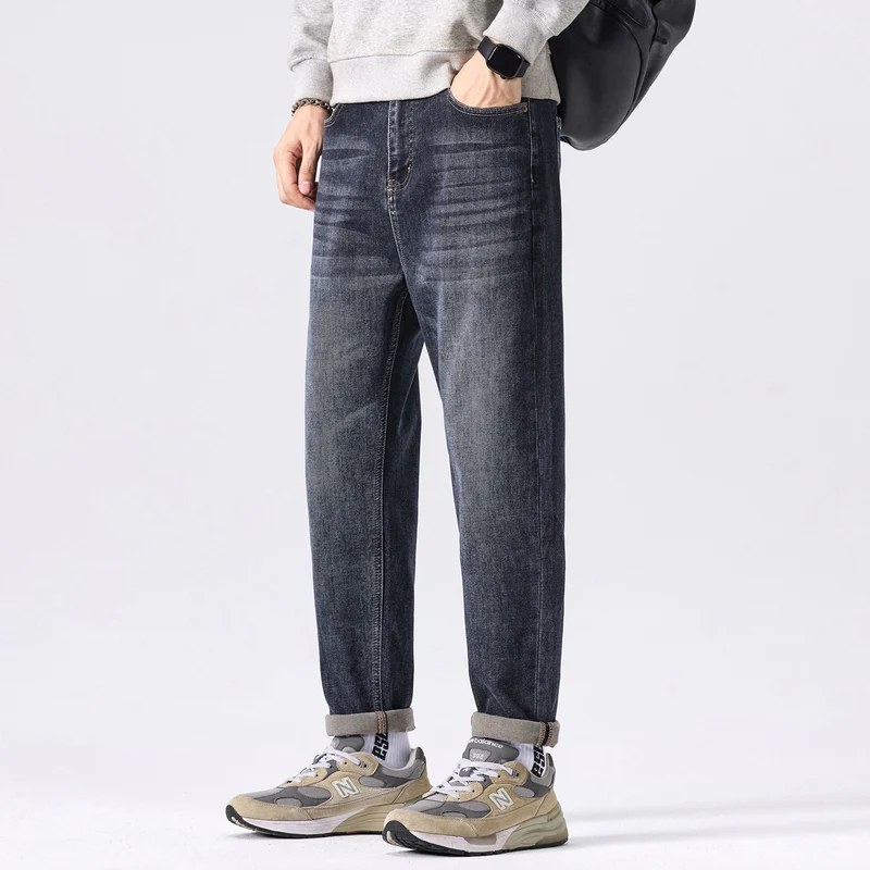 Herren Relaxed-Straight Denim-Jeans mit dezenter Used‑Optik und gekrempeltem Saum Drune