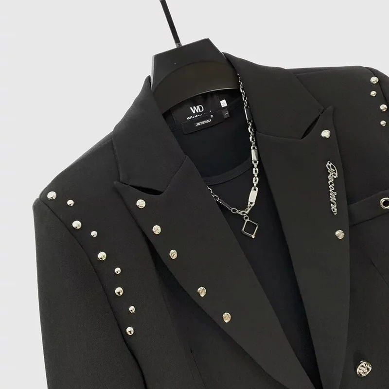 Damen Kurzer Doppelreiher-Blazer mit Nietenbesatz und Schnallenärmeln Drune