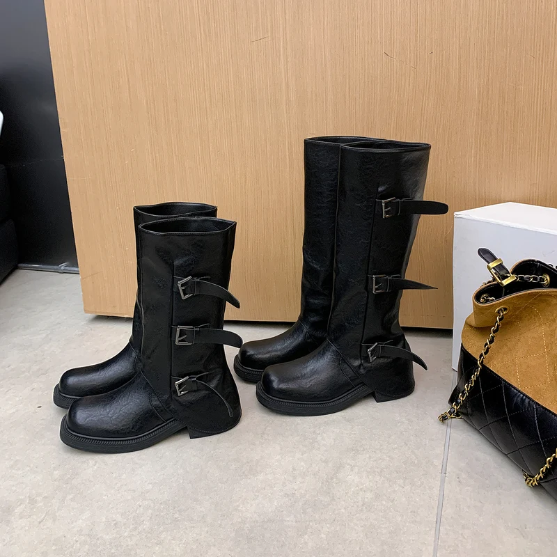 Damen Wadenhohe Stiefel mit dreifacher Gürtelschnalle und profilierter Plateausohle Drune