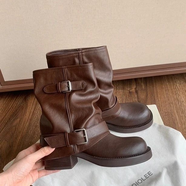 Damen Wadenhohe Bikerstiefel aus Glattleder mit Doppelschnallen und gerafftem Schaft Drune