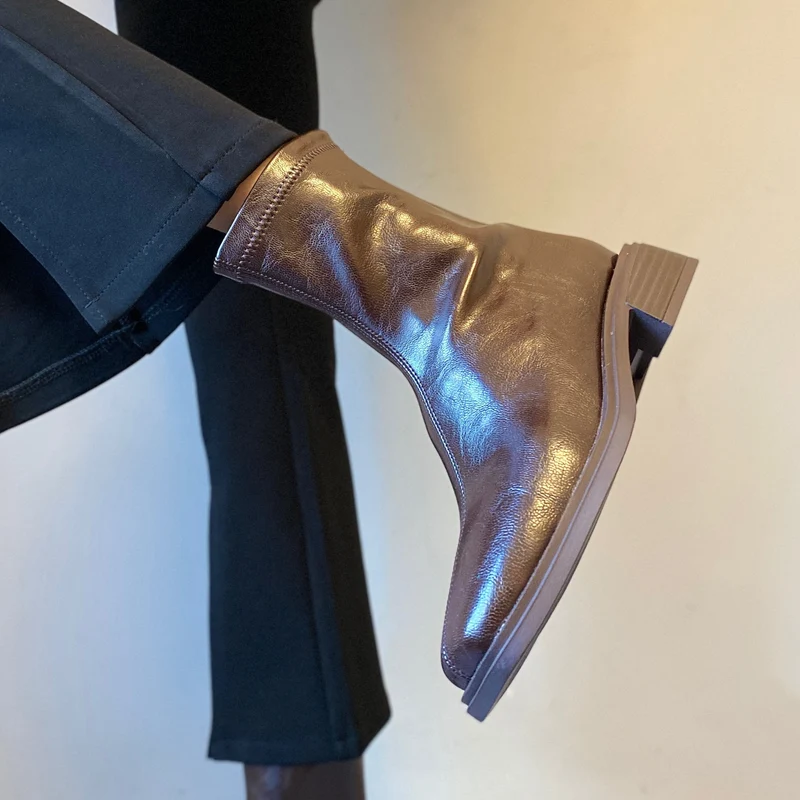 Damen Stiefelette im Reitstiefel‑Look aus softem Glattleder mit quadratischer Kappnaht und gestapeltem Blockabsatz Drune