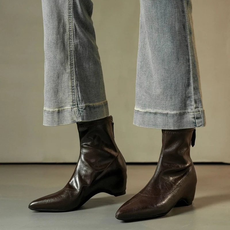 Damen Spitz zulaufende Ankle-Boots aus Glattleder mit integriertem Keilabsatz Drune