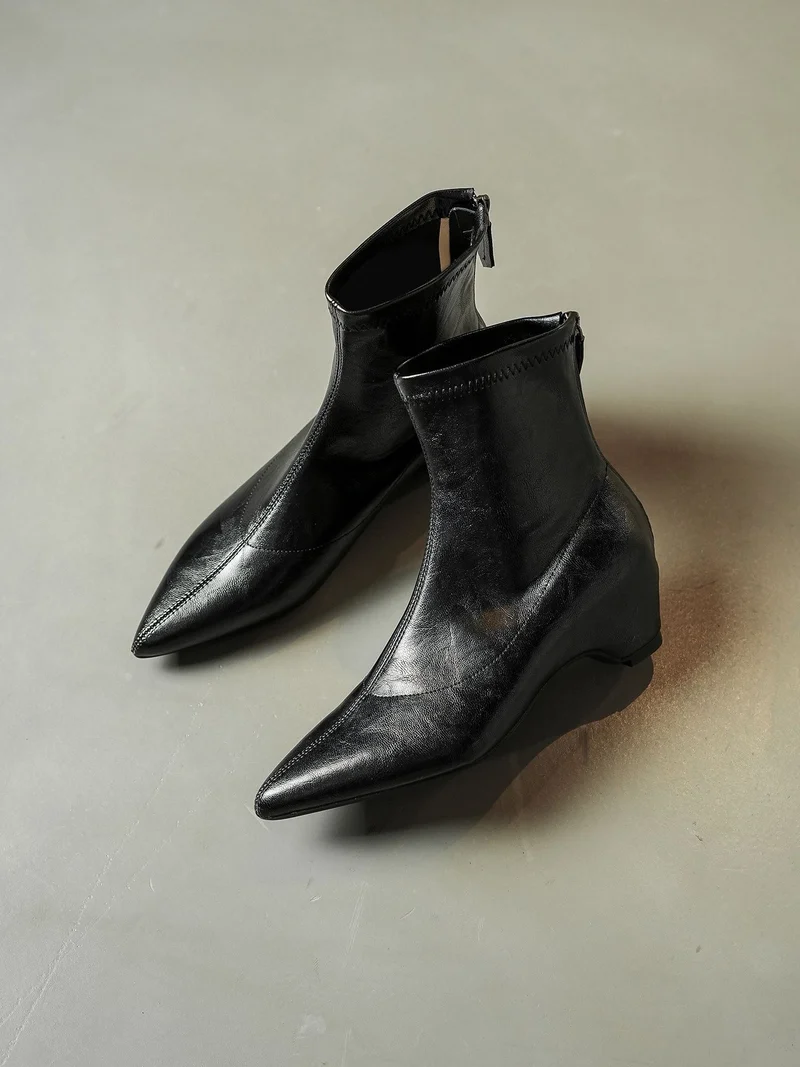 Damen Spitz zulaufende Ankle-Boots aus Glattleder mit integriertem Keilabsatz Drune