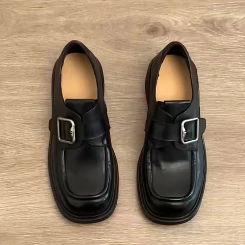 Damen Schnallen‑Loafer mit quadratischer Kappe und markanter Plateausohle Drune