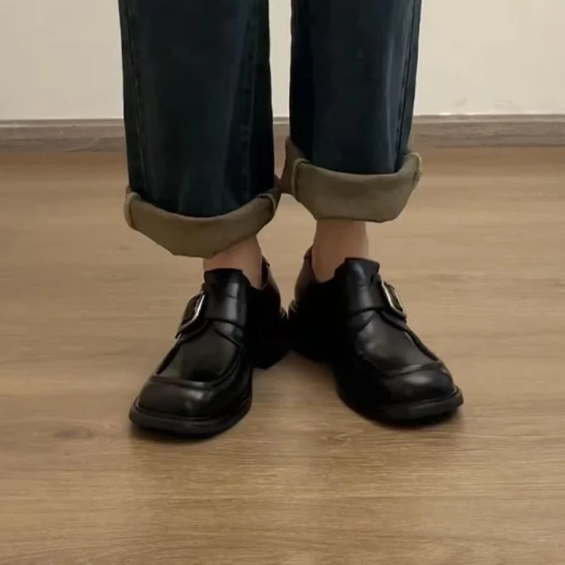 Damen Schnallen‑Loafer mit quadratischer Kappe und markanter Plateausohle Drune