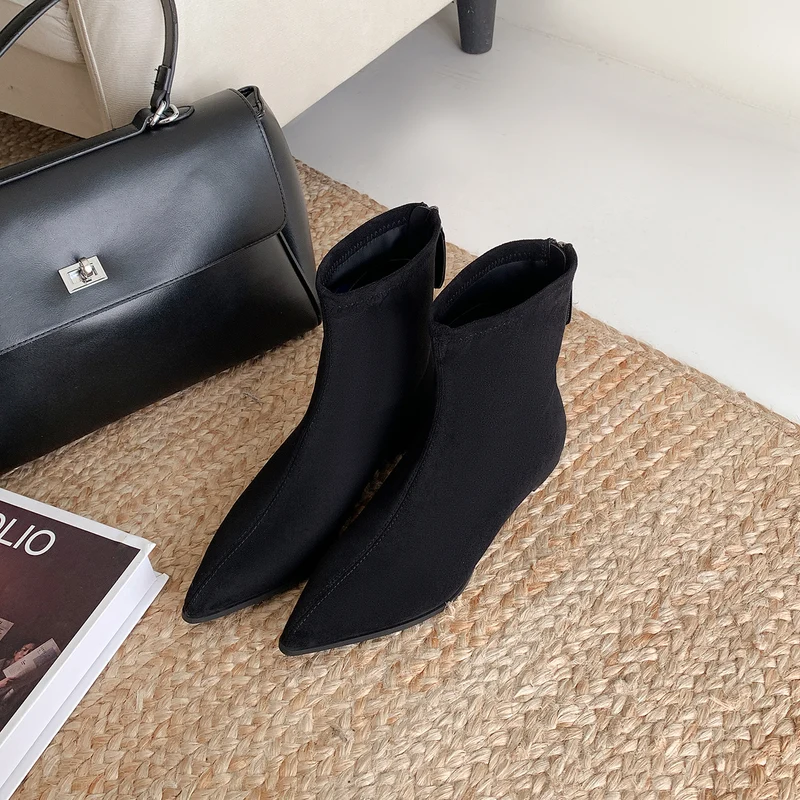 Damen Schmale spitz zulaufende Velours‑Ankleboots mit verstecktem Keilabsatz und Fersenriegel Drune
