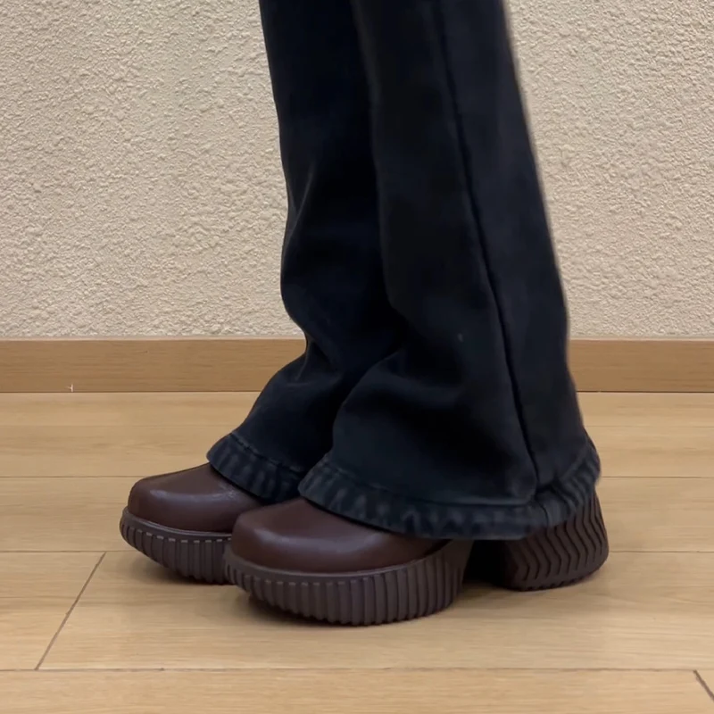 Damen Plateau-Slipper mit markanter Profilsohle und elastischem Einstieg Drune