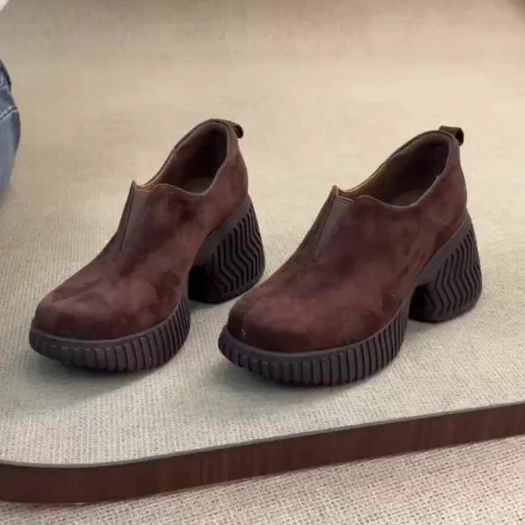 Damen Plateau-Slip-On mit skulpturaler Lug-Sohle und gepolstertem Komfortfußbett Drune