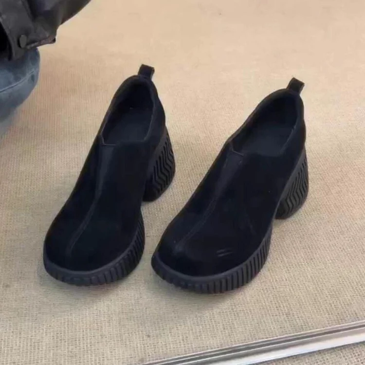 Damen Plateau-Slip-On mit skulpturaler Lug-Sohle und gepolstertem Komfortfußbett Drune