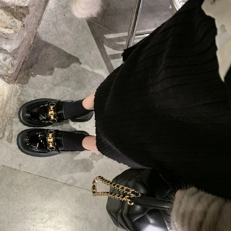 Damen Patentleder‑Plateau‑Loafer mit Goldkettchen und profilierter Lugsohle Drune