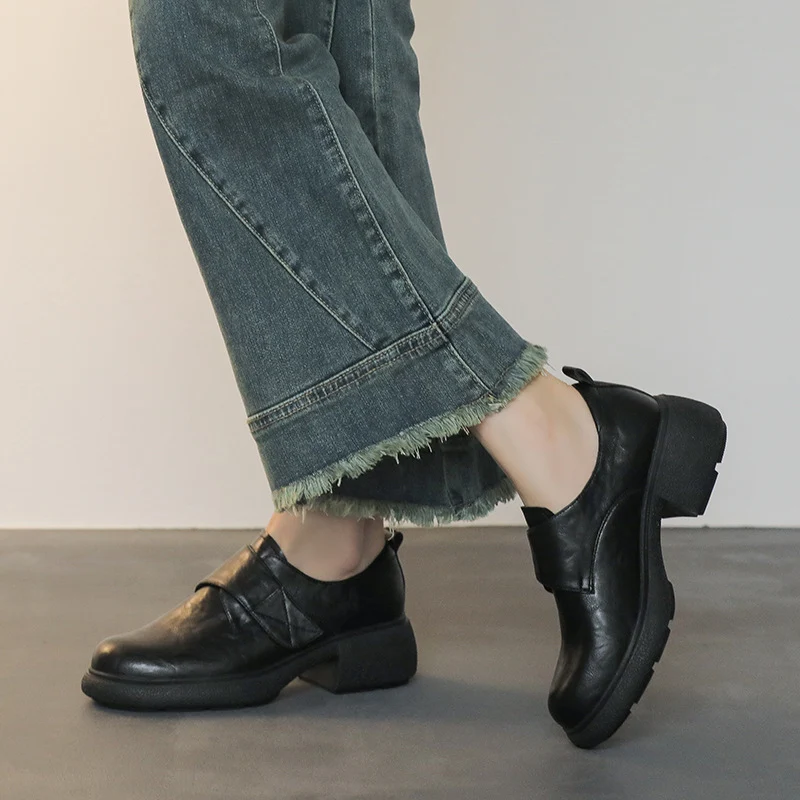 Damen Loafer mit breitem Klettverschluss und skulpturaler Plateau‑Blocksohle Drune
