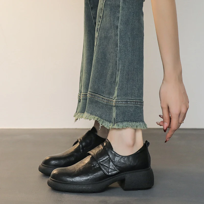 Damen Loafer mit breitem Klettverschluss und skulpturaler Plateau‑Blocksohle Drune