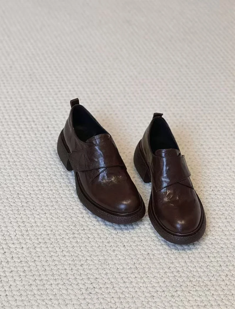 Damen Loafer mit breitem Klettverschluss und skulpturaler Plateau‑Blocksohle Drune