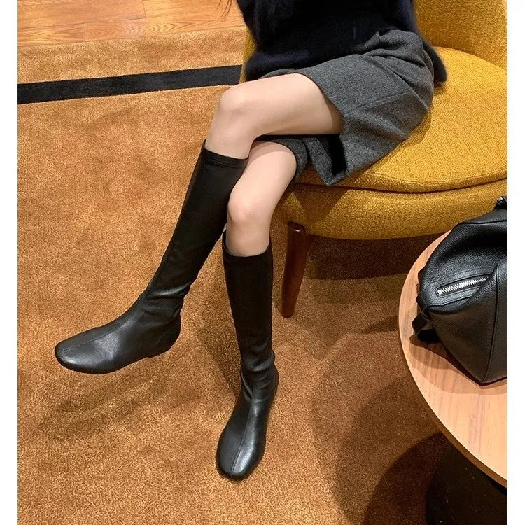 Damen Lederstiefel kniehoch mit schlanker Silhouette und flachem Absatz Drune