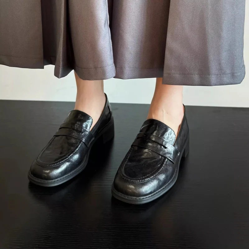 Damen Leder-Pennyloafer mit Mokassin-Naht und profilierter Laufsohle Drune