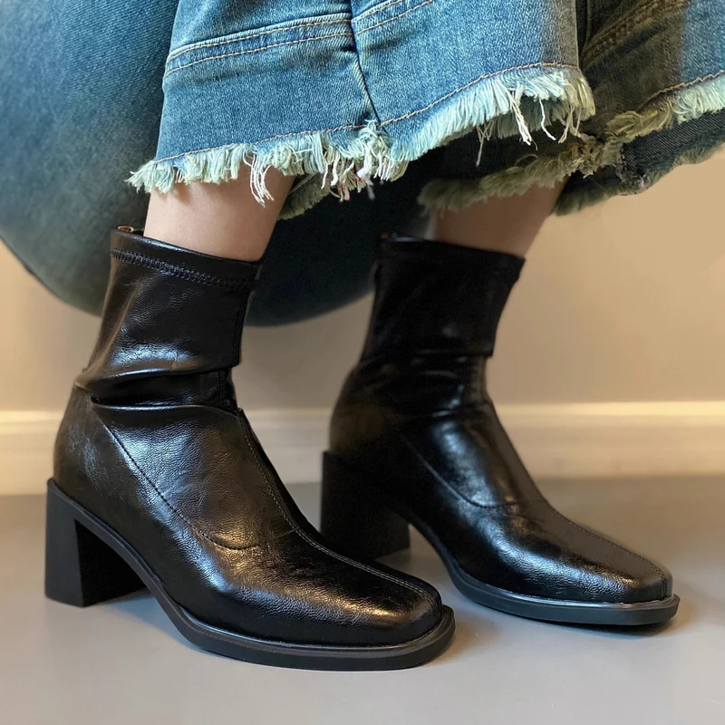 Damen Knöchelstiefelette aus Leder mit quadratischer Zehenpartie und mittlerem Blockabsatz Drune