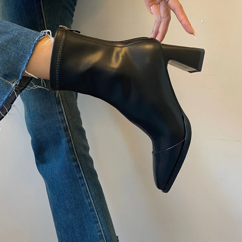 Damen Knöchelstiefel mit nahtlosem Schaft und skulpturalem Blockabsatz Drune