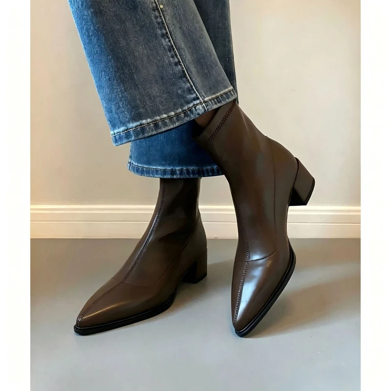 Damen Knöchelhohe Leder-Ankleboots mit spitzer Kappenform und sculpted Blockabsatz Drune