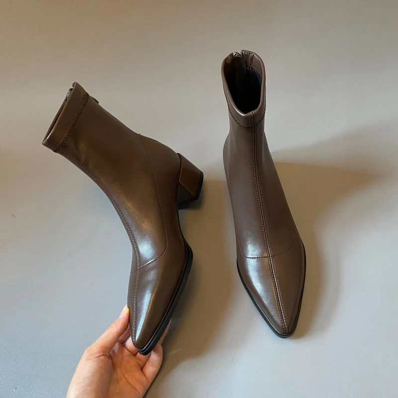 Damen Knöchelhohe Leder-Ankleboots mit spitzer Kappenform und sculpted Blockabsatz Drune