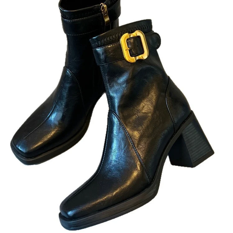 Damen knöchelhohe Glattleder‑Stiefelette mit markantem Blockabsatz, Plateau‑Sohle, seitlichem Reißverschluss und dekorativem Gurt Drune